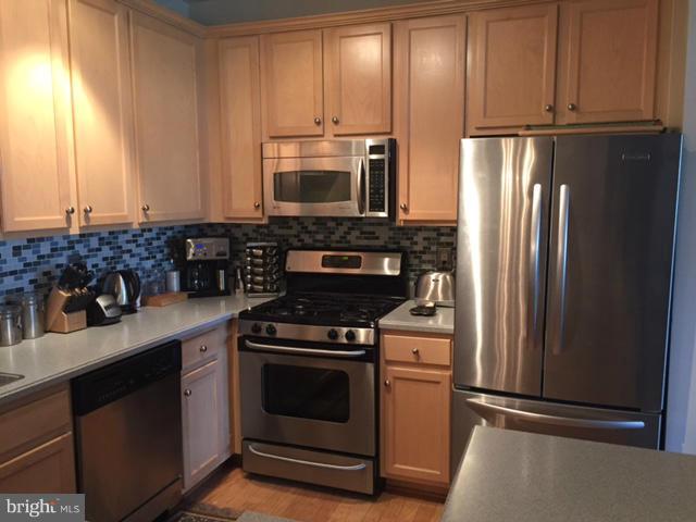 POTOMAC POINTE CONDOMINI - Residential Lease