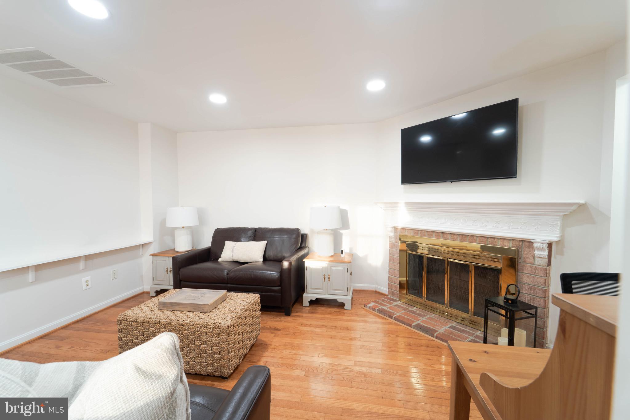 KING PARK WEST - Residential Lease