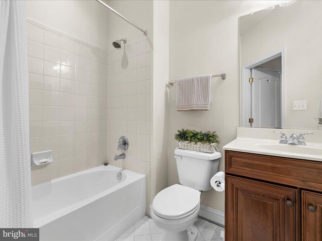 SYMPHONY VILLAGE AT CENTREVILLE - Residential