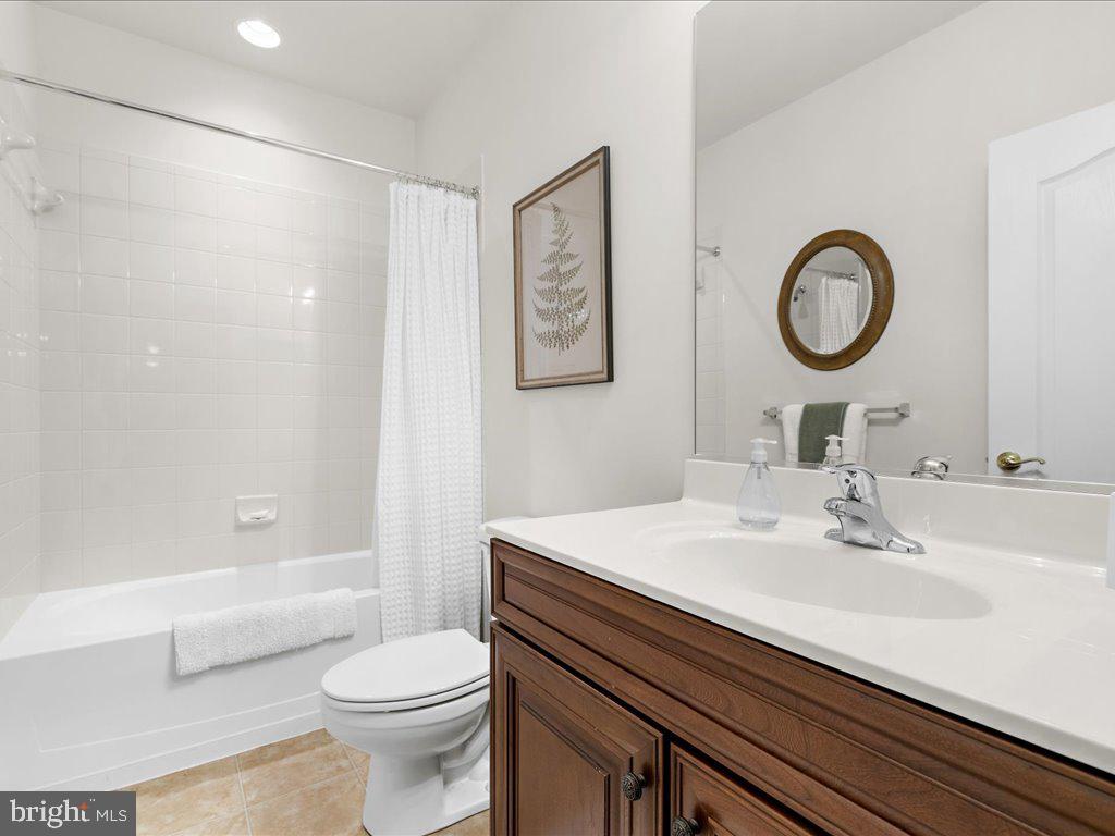 SYMPHONY VILLAGE AT CENTREVILLE - Residential