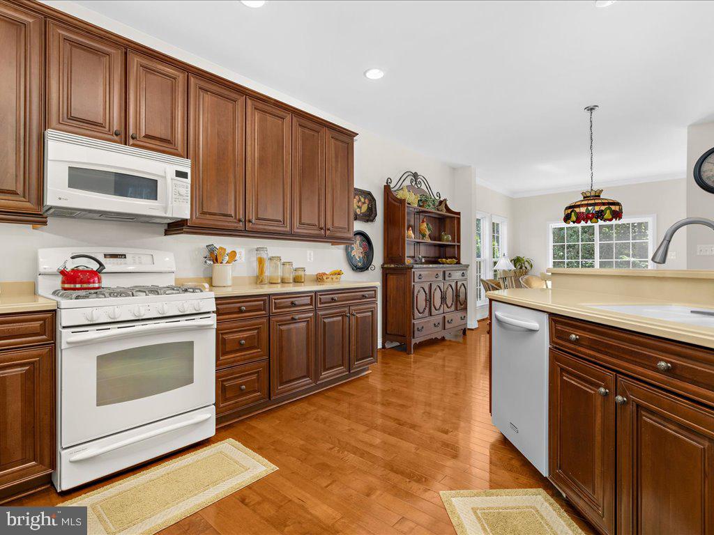 SYMPHONY VILLAGE AT CENTREVILLE - Residential