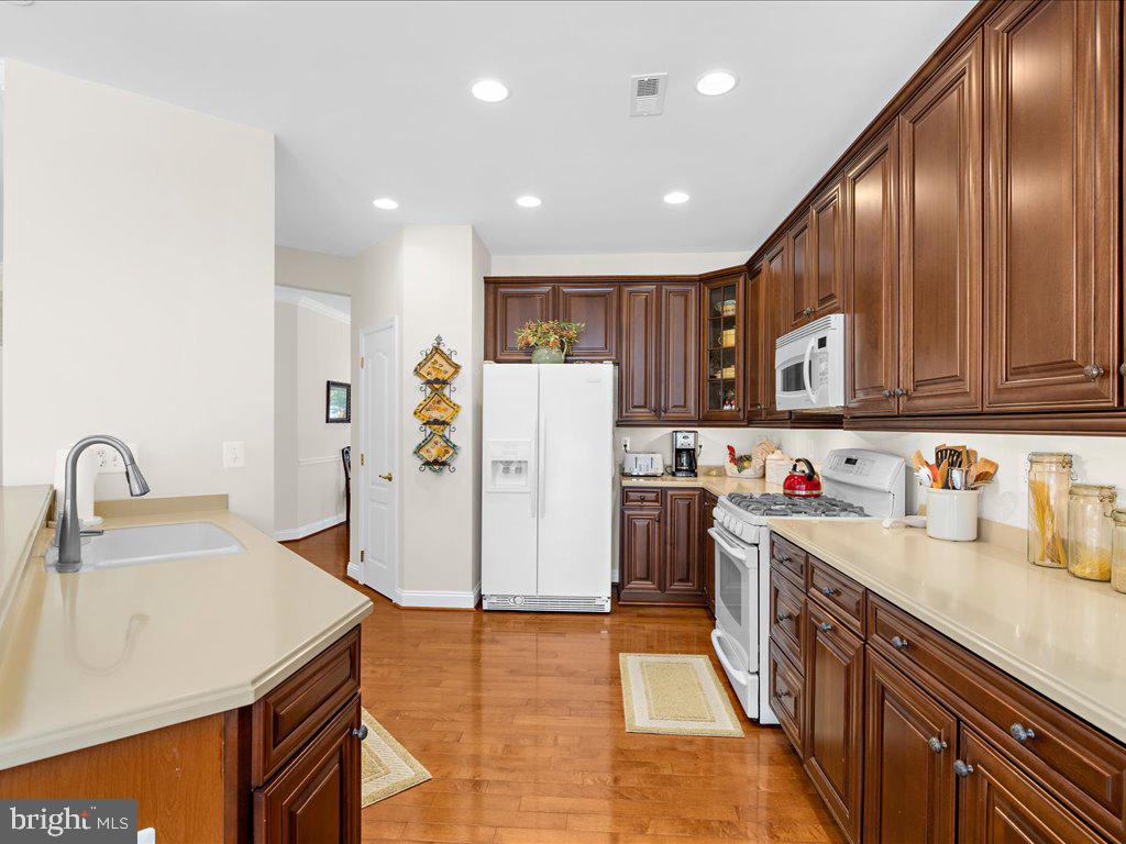 SYMPHONY VILLAGE AT CENTREVILLE - Residential