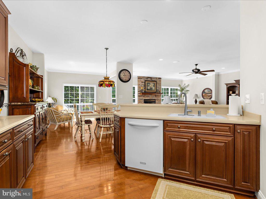 SYMPHONY VILLAGE AT CENTREVILLE - Residential