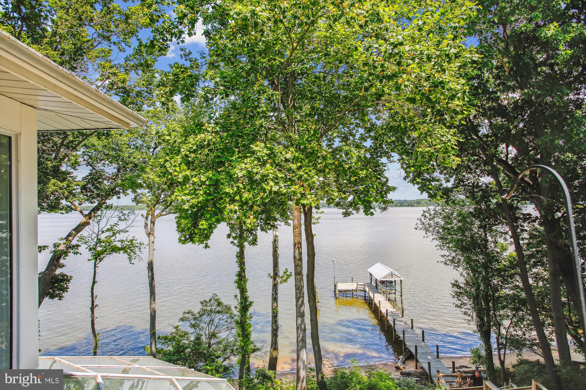 HALLOWING POINT RIVER ESTATES - Residential Lease