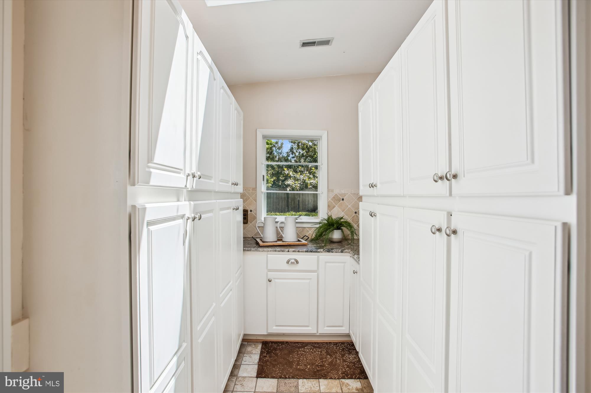 HALLOWING POINT RIVER ESTATES - Residential Lease