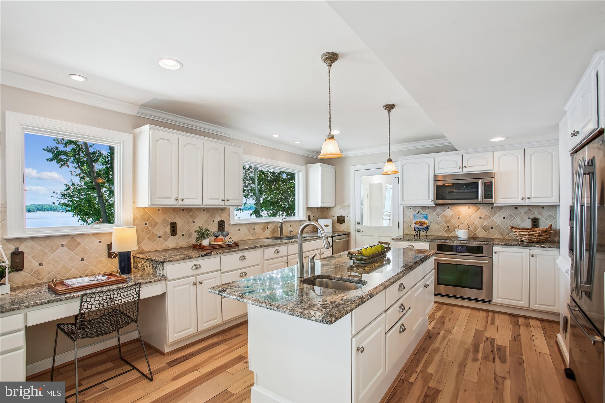 HALLOWING POINT RIVER ESTATES - Residential Lease