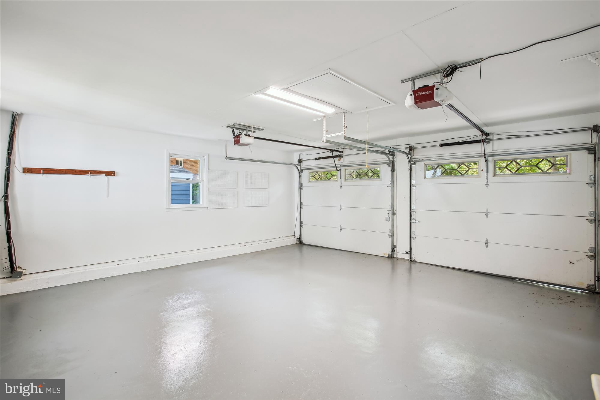 HALLOWING POINT RIVER ESTATES - Residential Lease