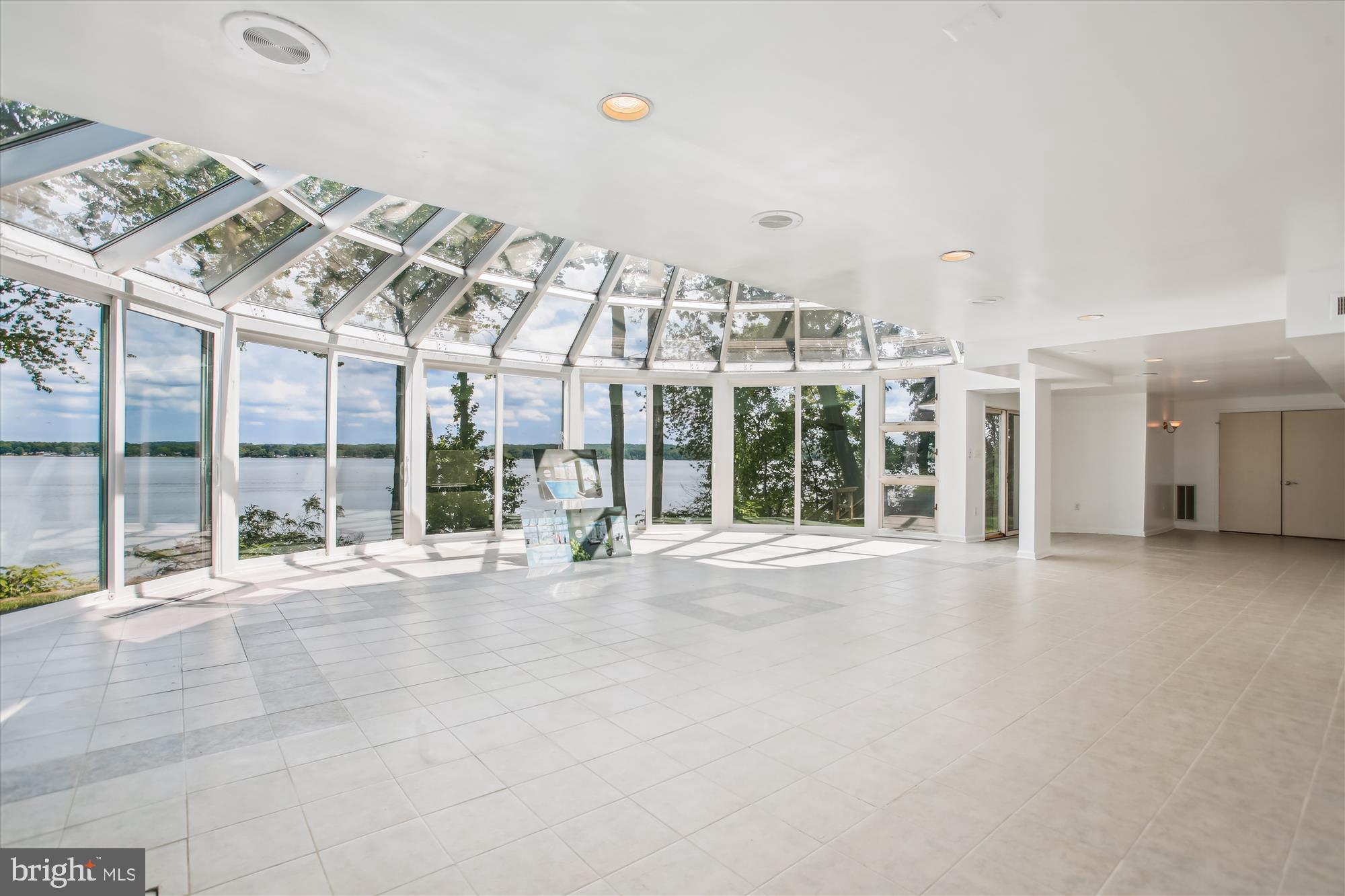 HALLOWING POINT RIVER ESTATES - Residential Lease