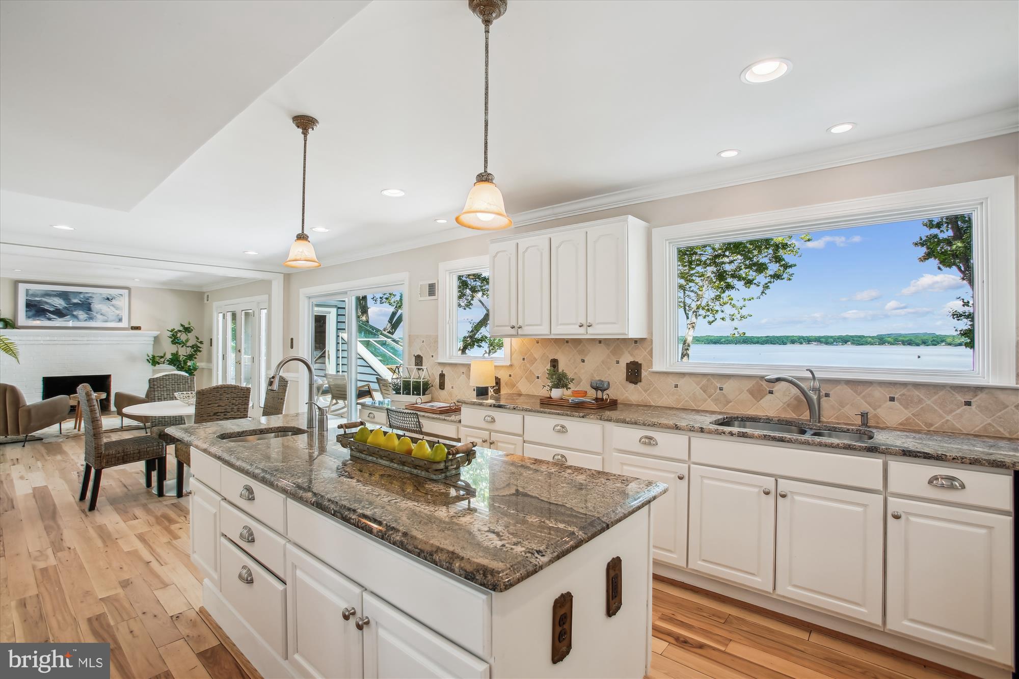 HALLOWING POINT RIVER ESTATES - Residential Lease