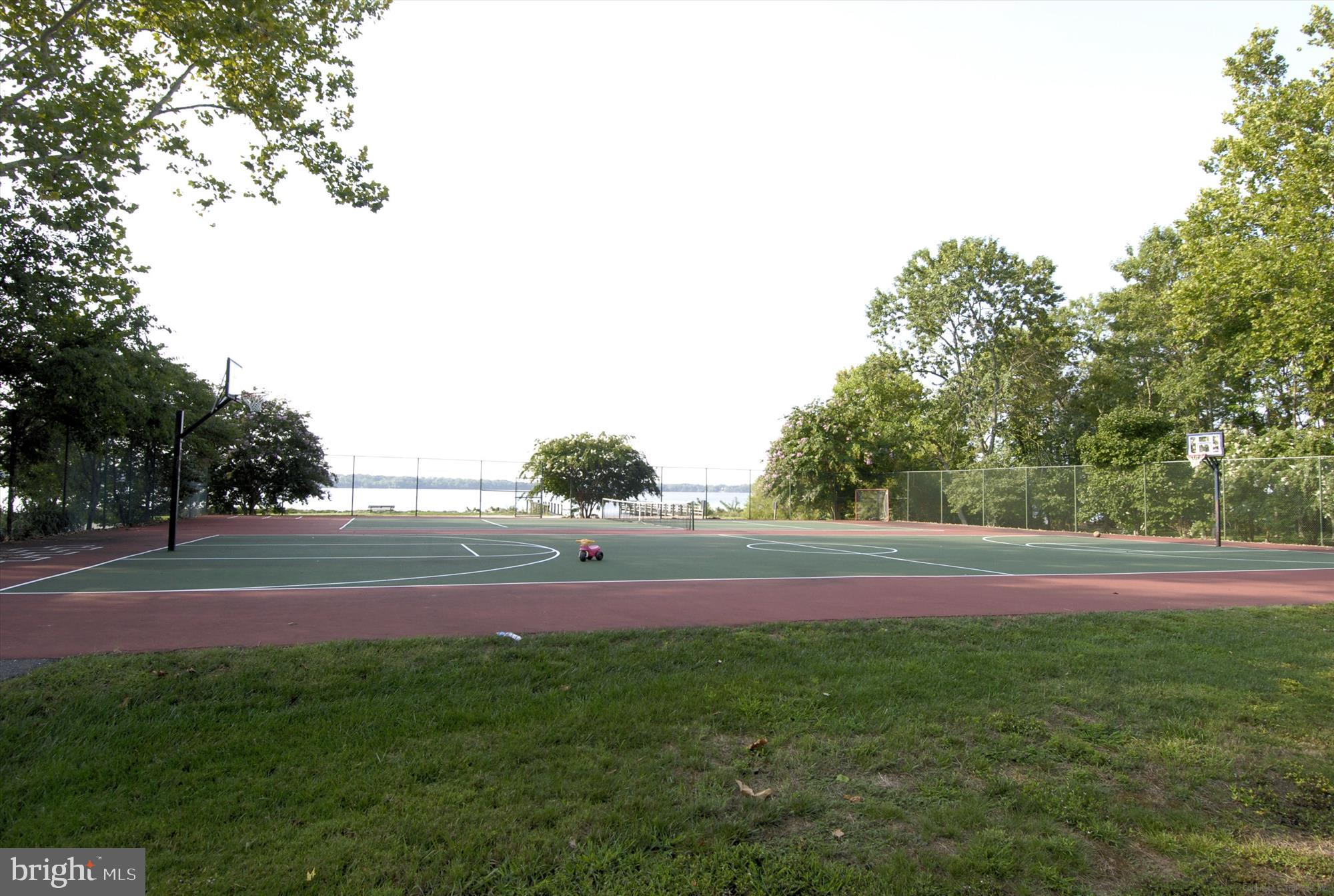 HALLOWING POINT RIVER ESTATES - Residential Lease