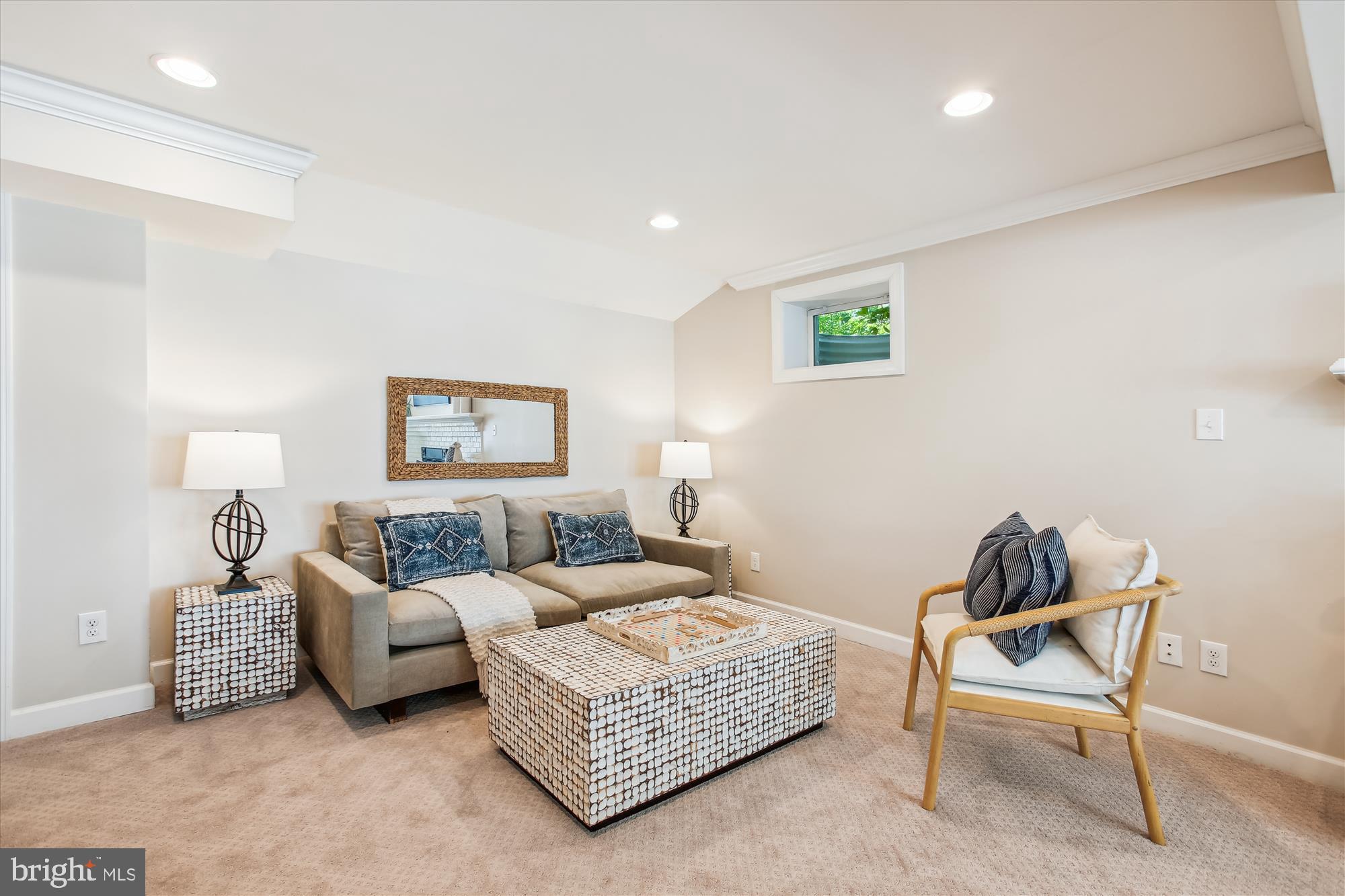 HALLOWING POINT RIVER ESTATES - Residential Lease