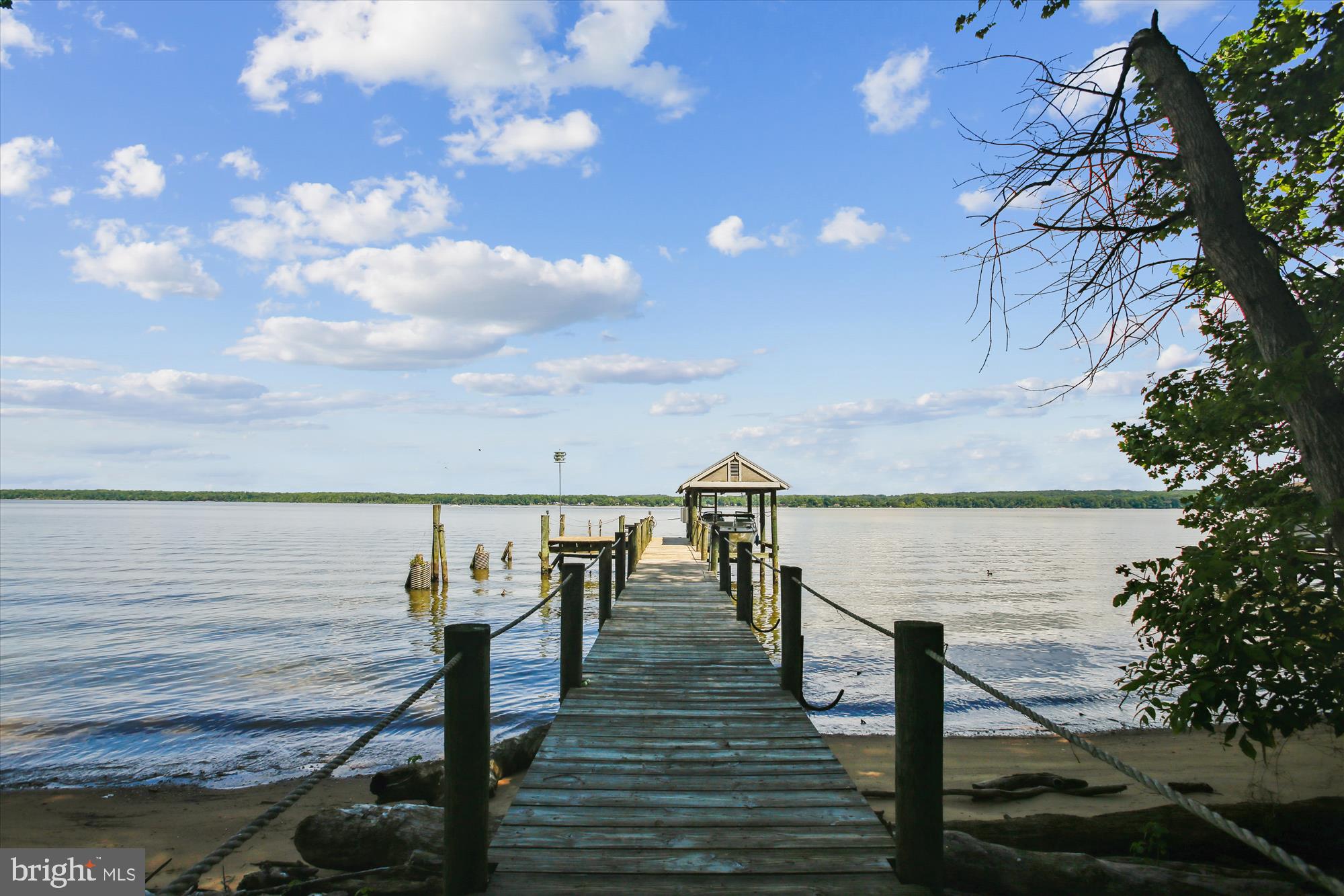 HALLOWING POINT RIVER ESTATES - Residential Lease