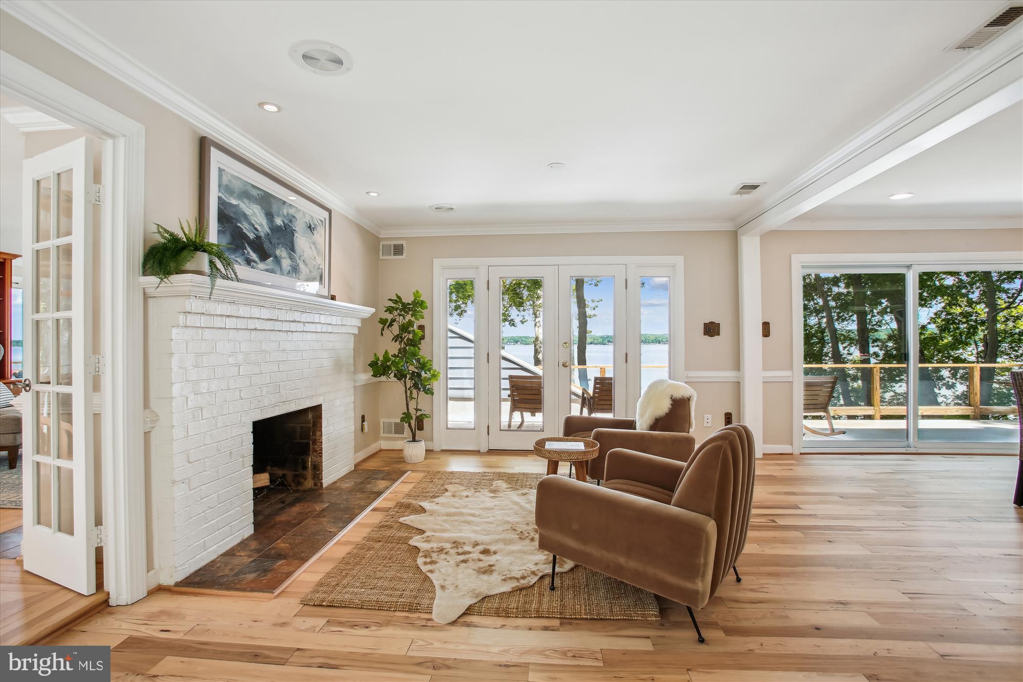 HALLOWING POINT RIVER ESTATES - Residential Lease