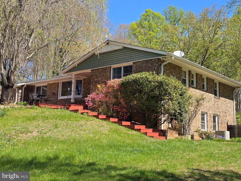 Photo of 199 Blue Rock Lane, ROSELAND, VA 22967 (MLS # VANL2000654)