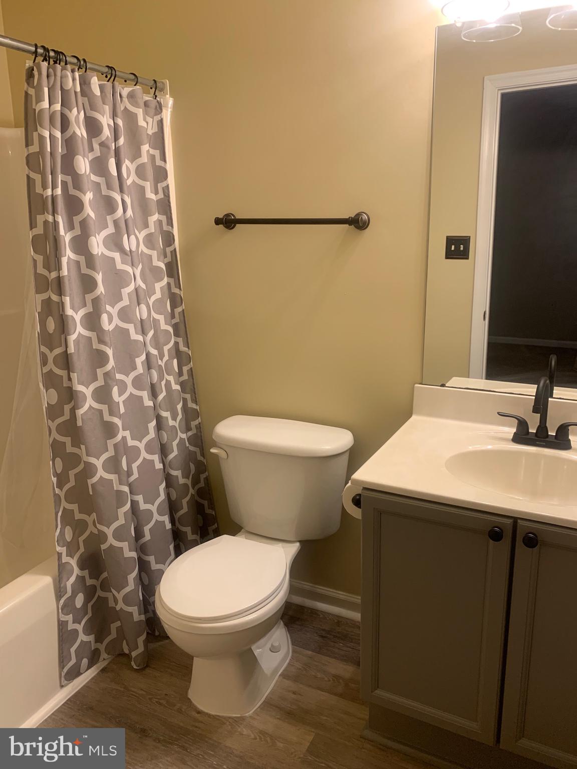 LAUREL RIDGE - Residential Lease