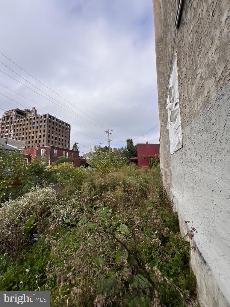 1323 W ERIE AVENUE