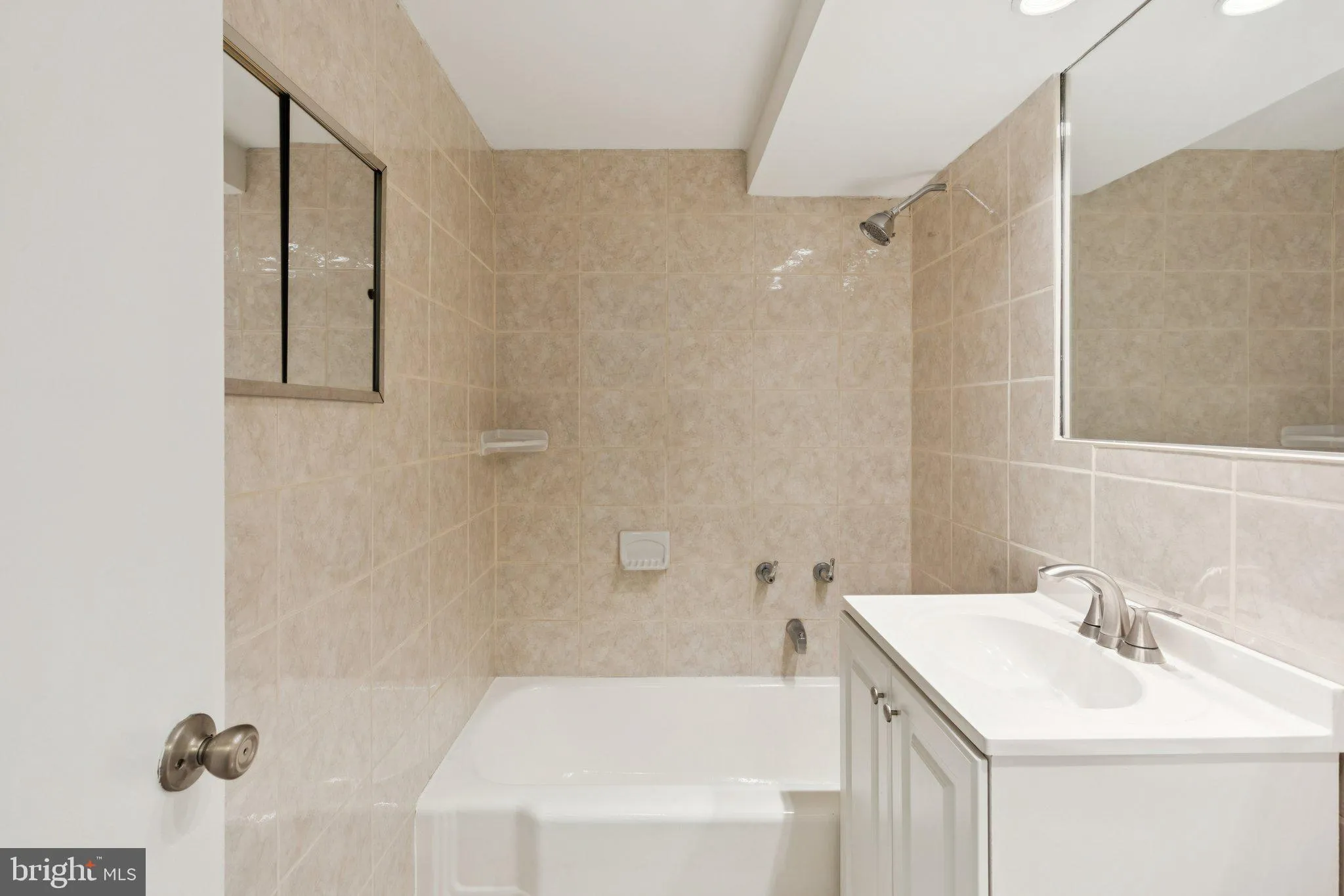 Philadelphia, Pennsylvania 19103, United States, 1 Bedroom Bedrooms, ,1 BathroomBathrooms,Residential,Active,209303