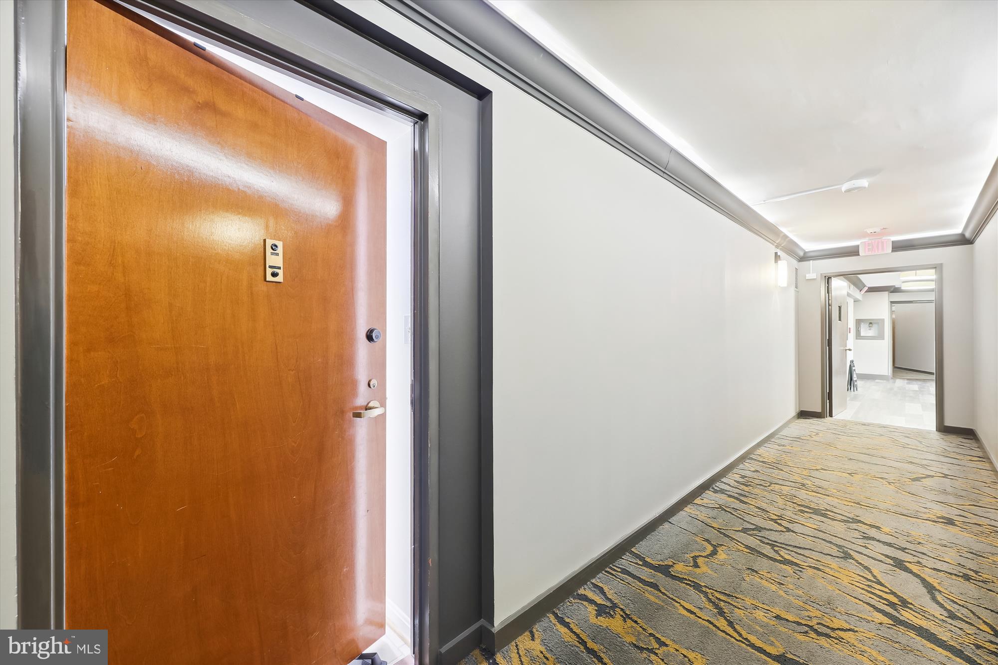 LAKESIDE PLAZA - Residential Lease