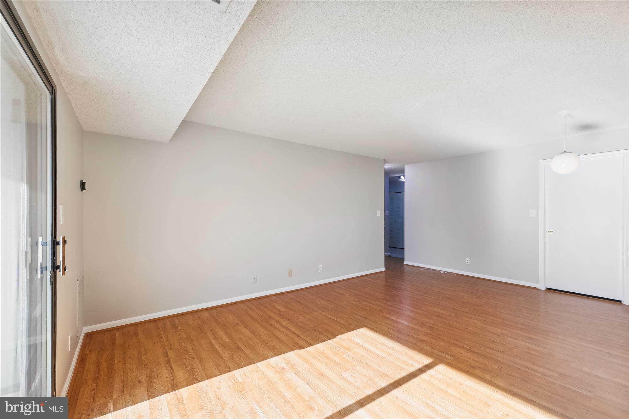 LAKESIDE PLAZA - Residential Lease