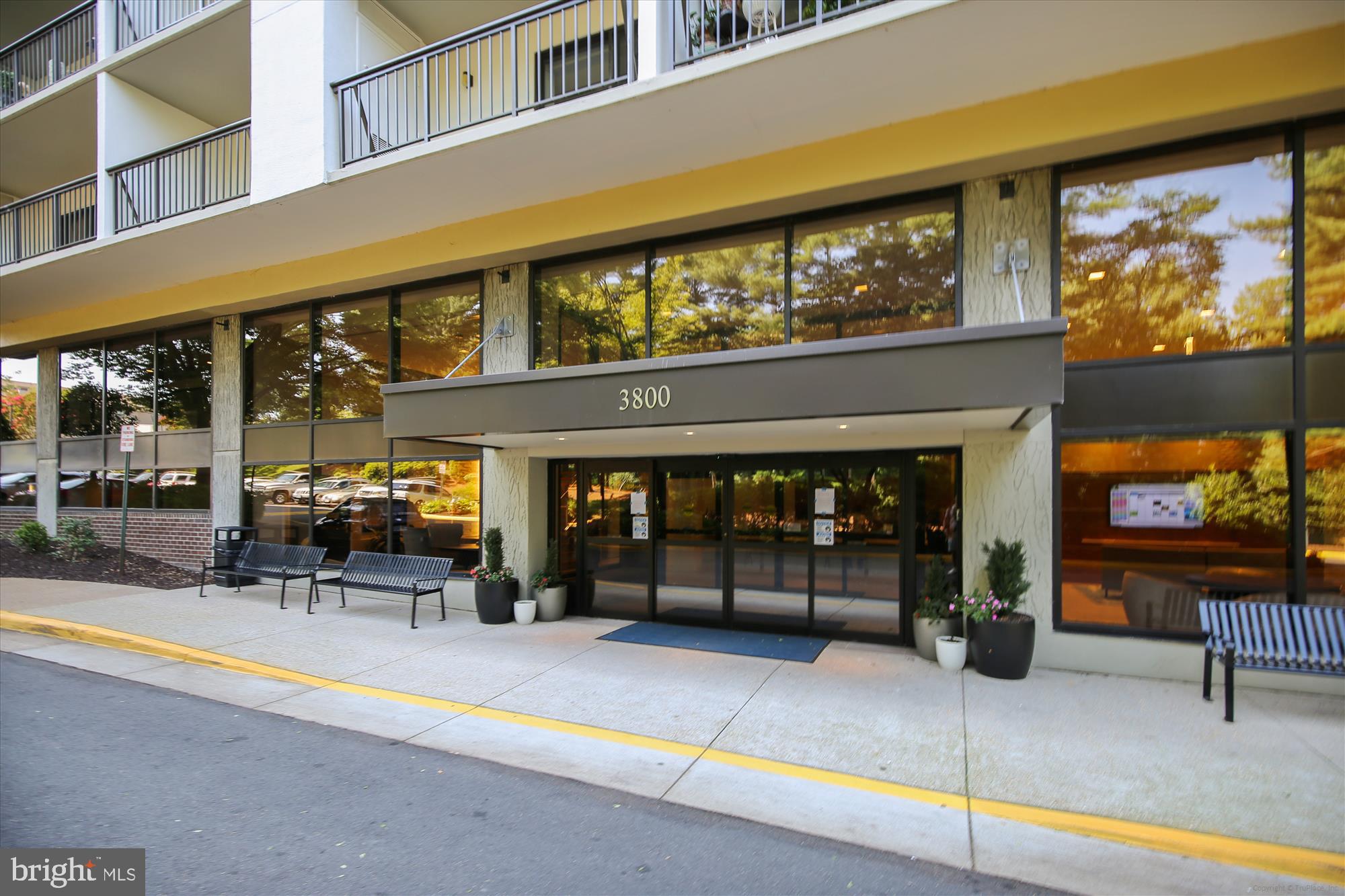 LAKESIDE PLAZA - Residential Lease