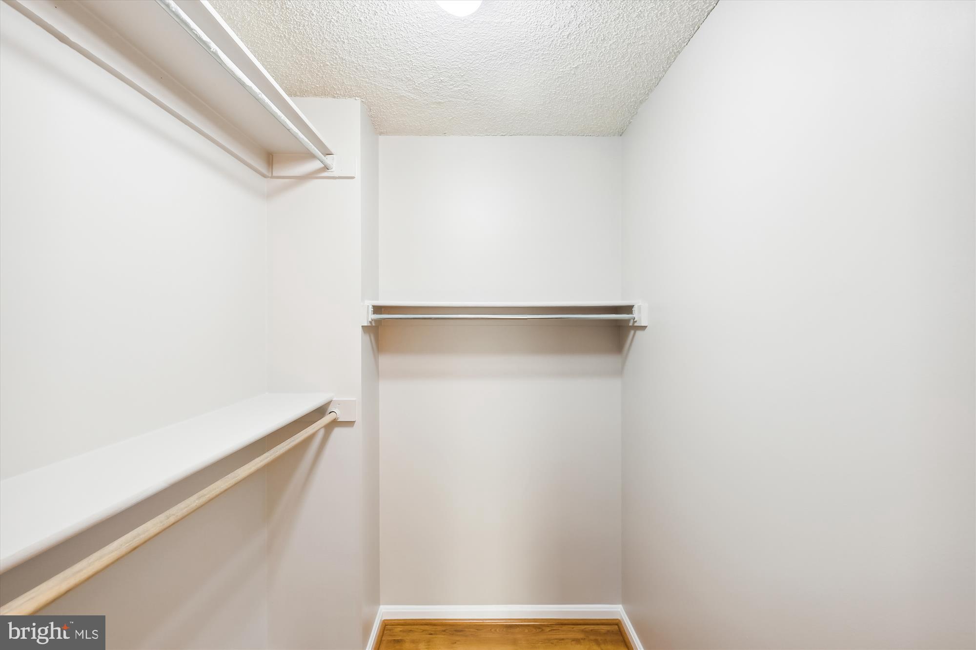 LAKESIDE PLAZA - Residential Lease