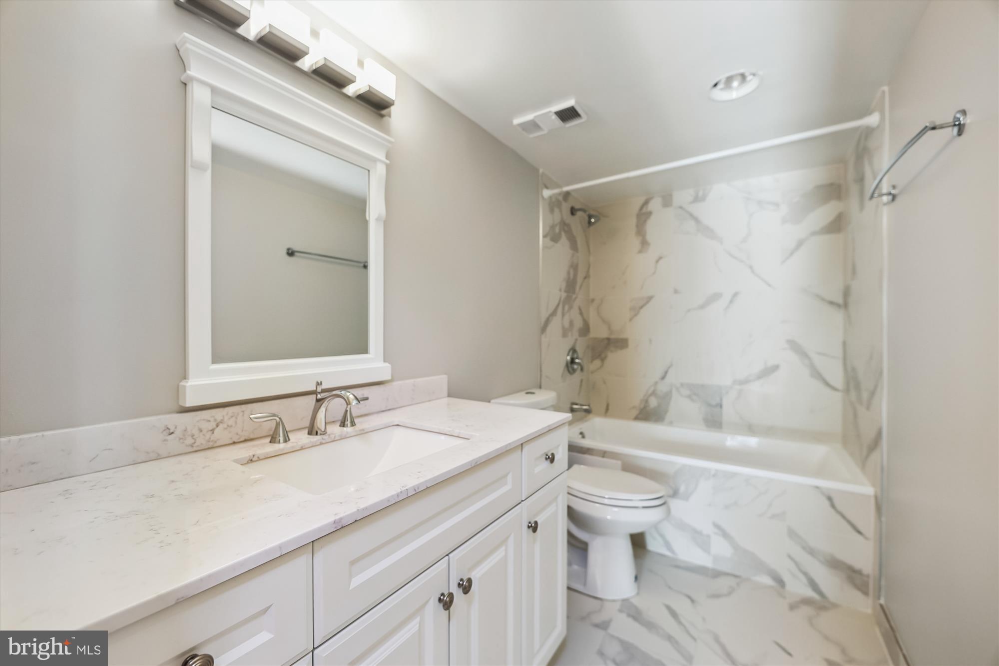 LAKESIDE PLAZA - Residential Lease