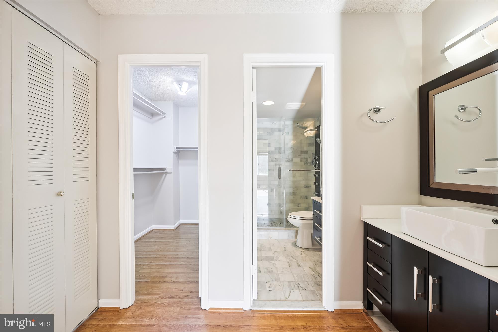 LAKESIDE PLAZA - Residential Lease