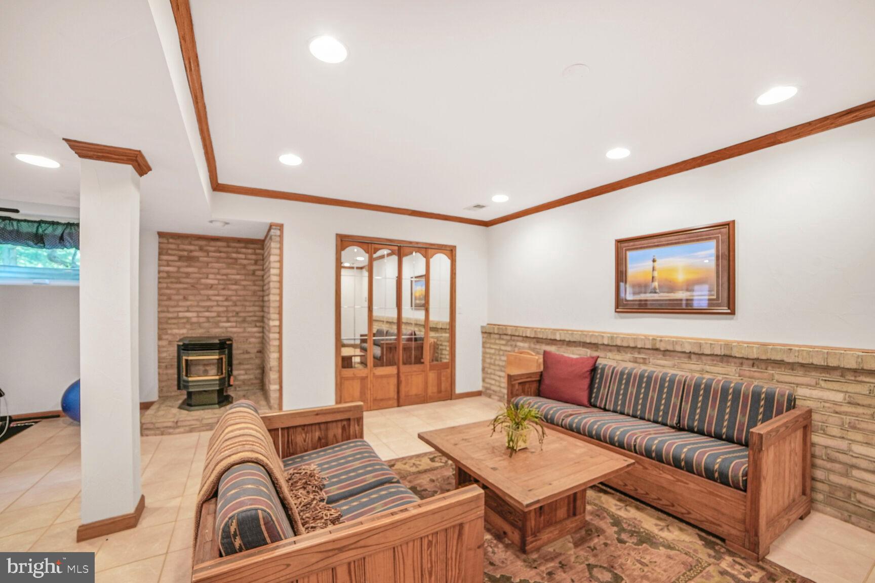 WEST FRIENDSHIP - Residential