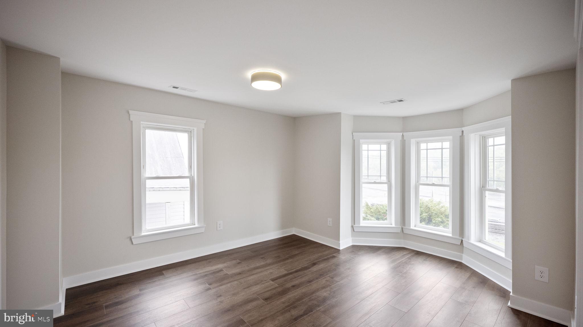 DOWNTOWN BRUNSWICK - Residential Lease