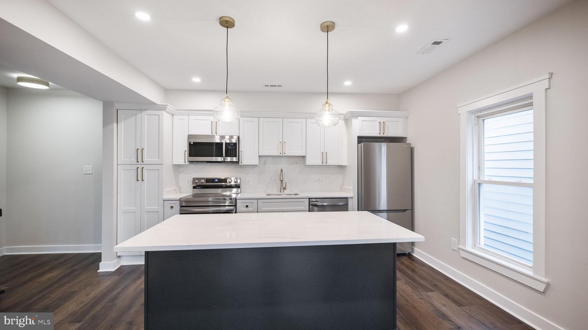 DOWNTOWN BRUNSWICK - Residential Lease