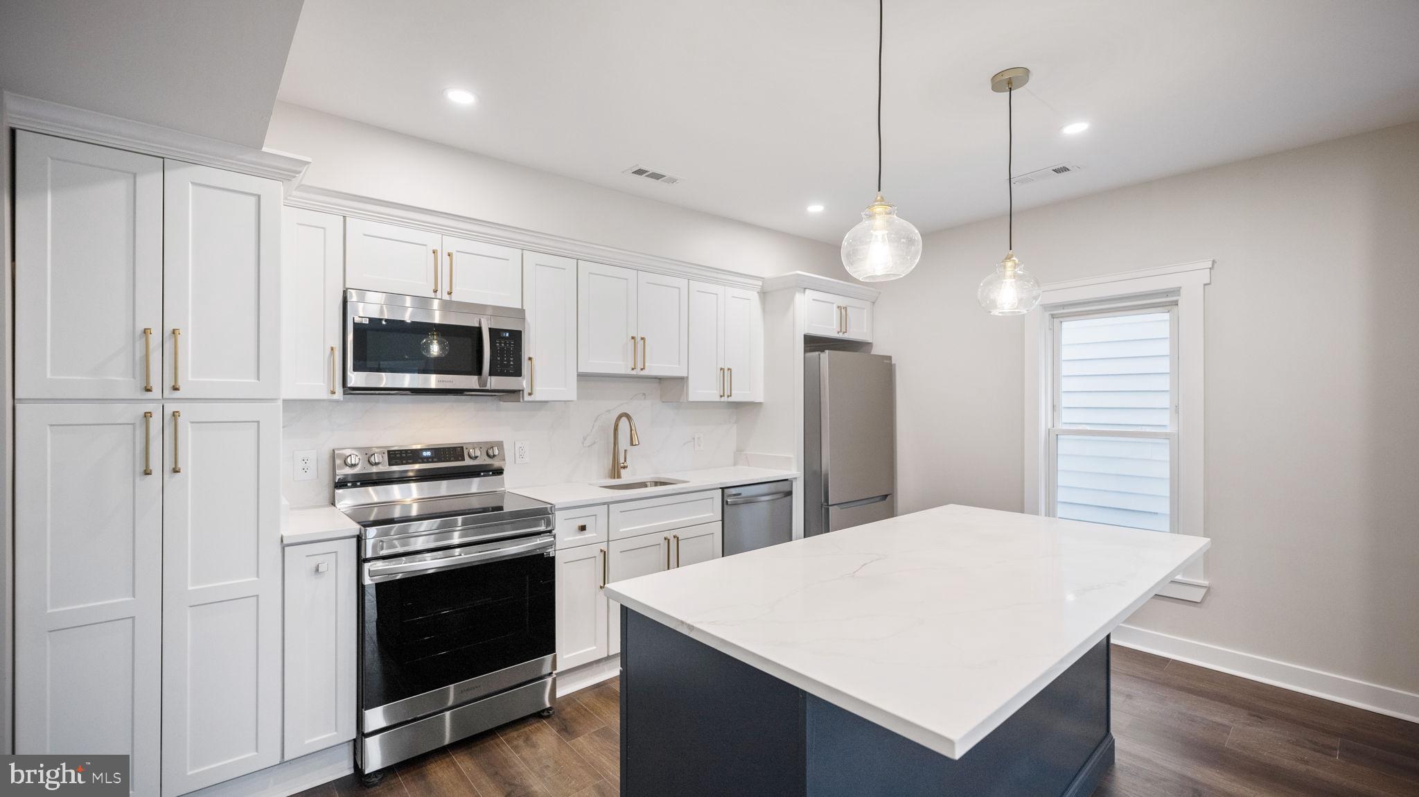 DOWNTOWN BRUNSWICK - Residential Lease