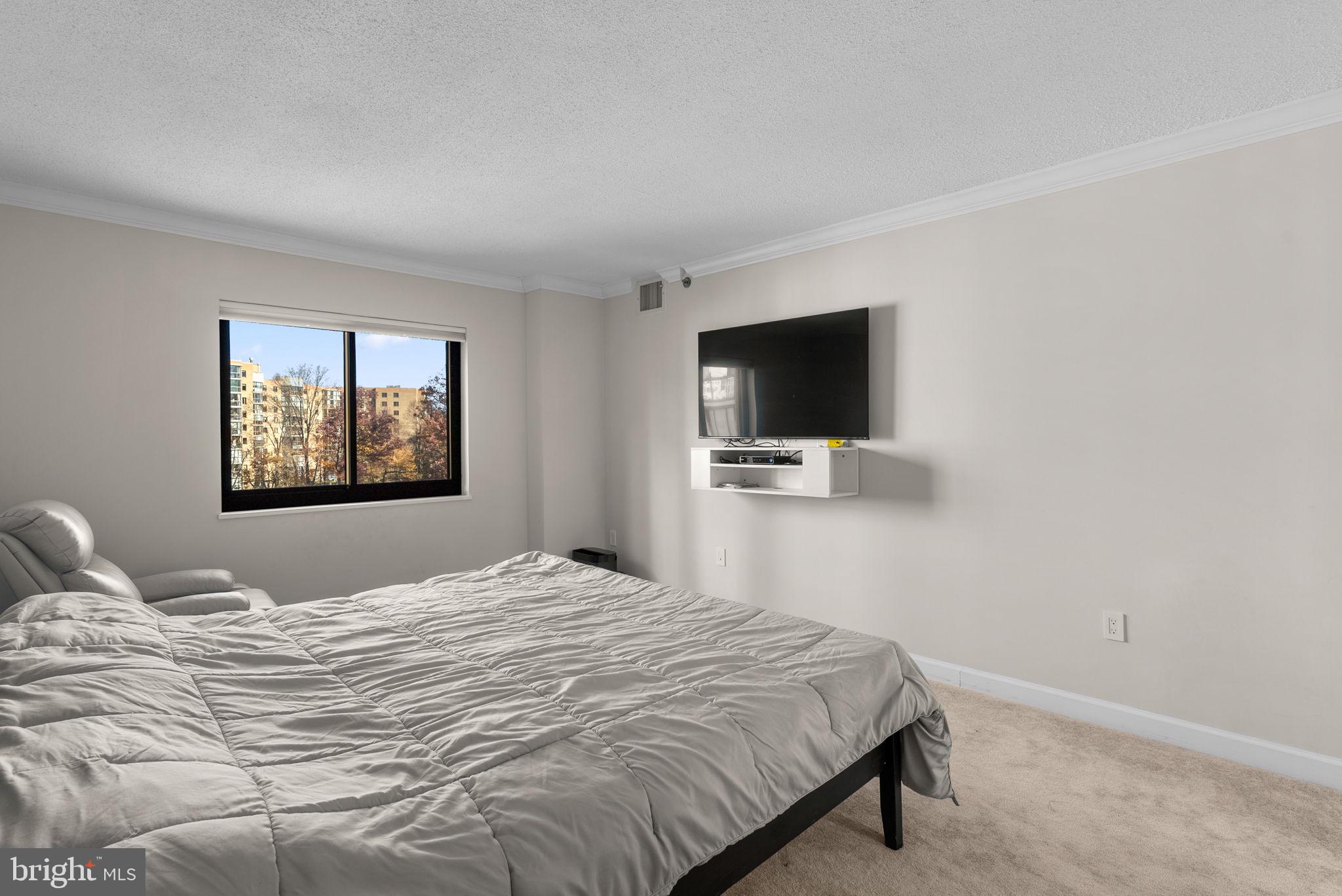 LEISURE WORLD - Residential