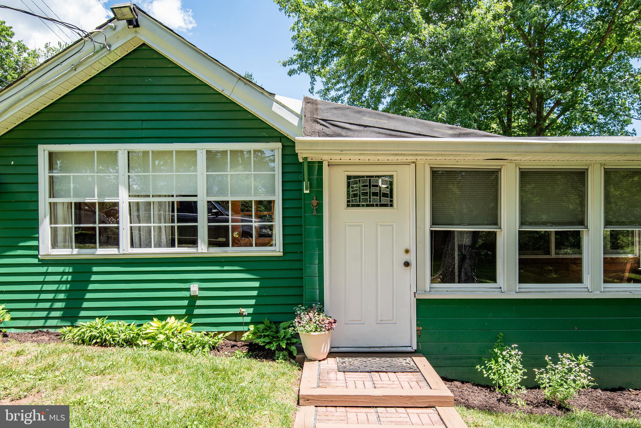 563 E DARK HOLLOW ROAD 170 SHAWN LN
