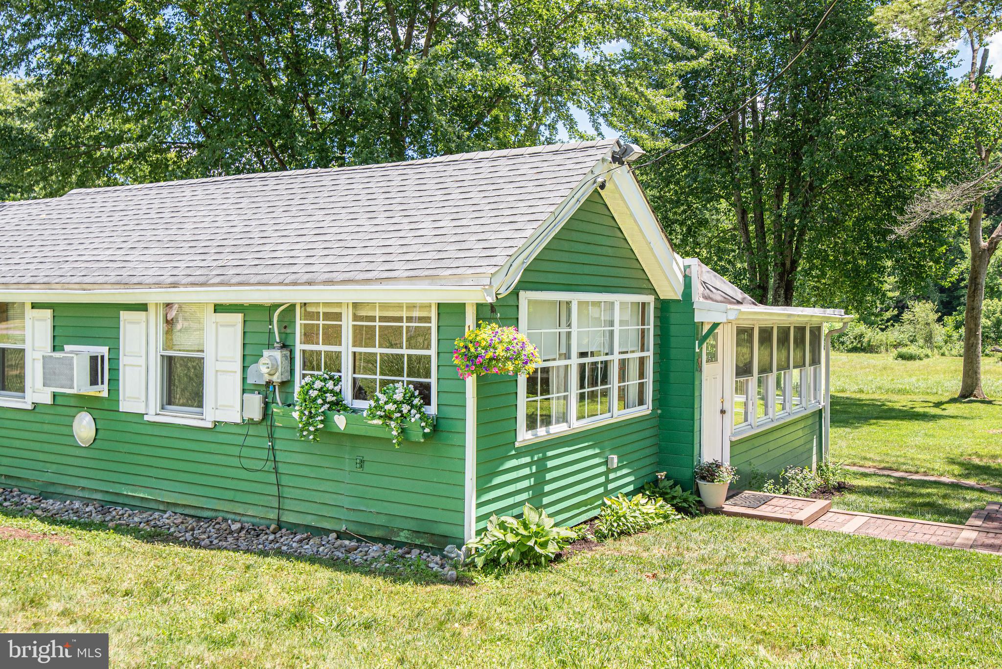 563 E DARK HOLLOW ROAD 170 SHAWN LN