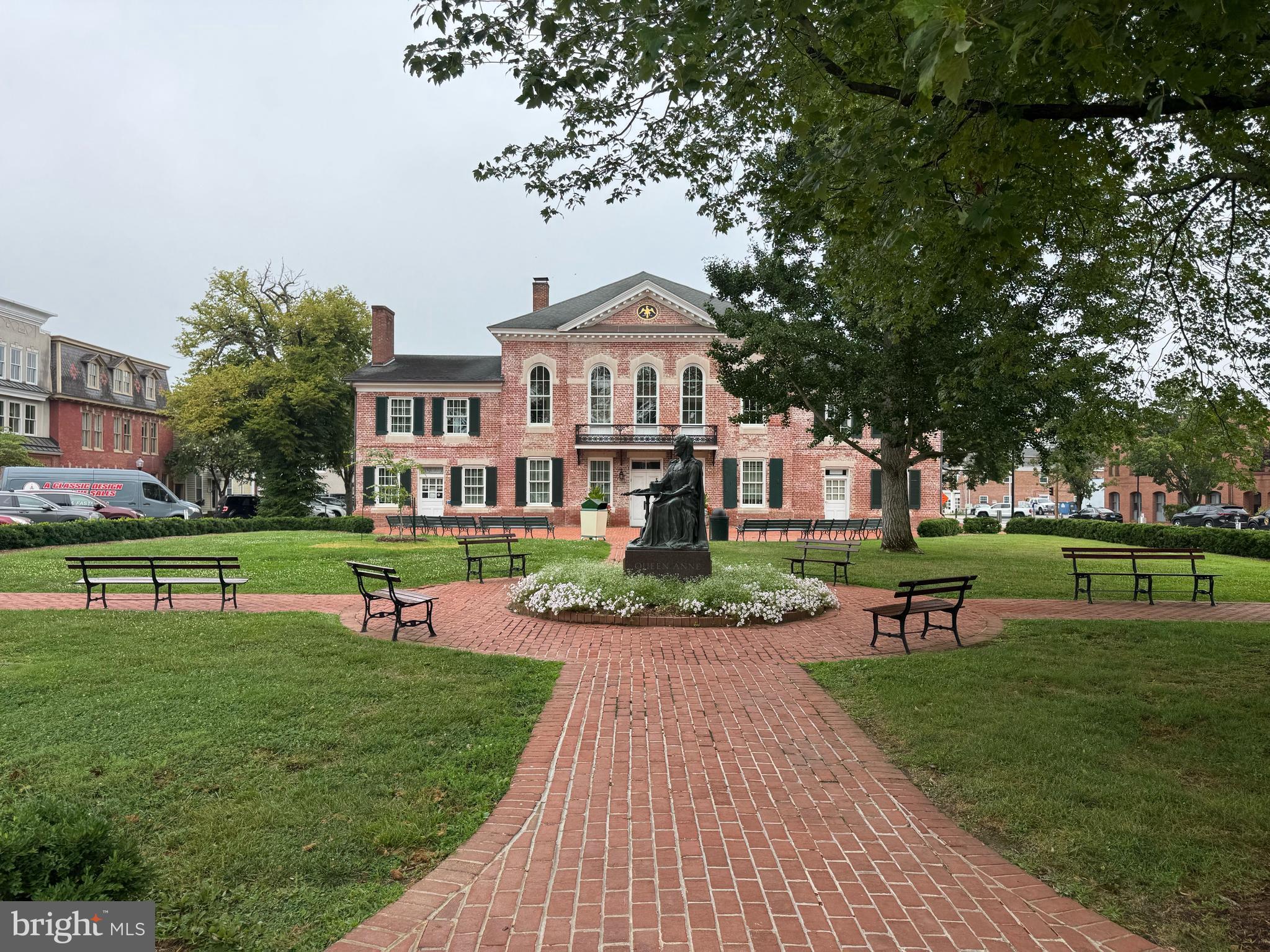 112 S COMMERCE STREET