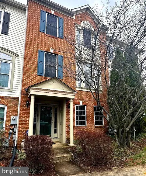 916 Harrison Circle, Alexandria, VA MLS: VAAX2042900