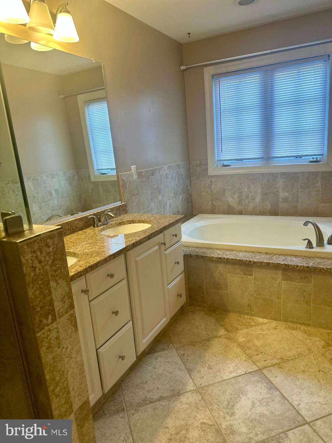 SUMMERS GROVE - Residential Lease