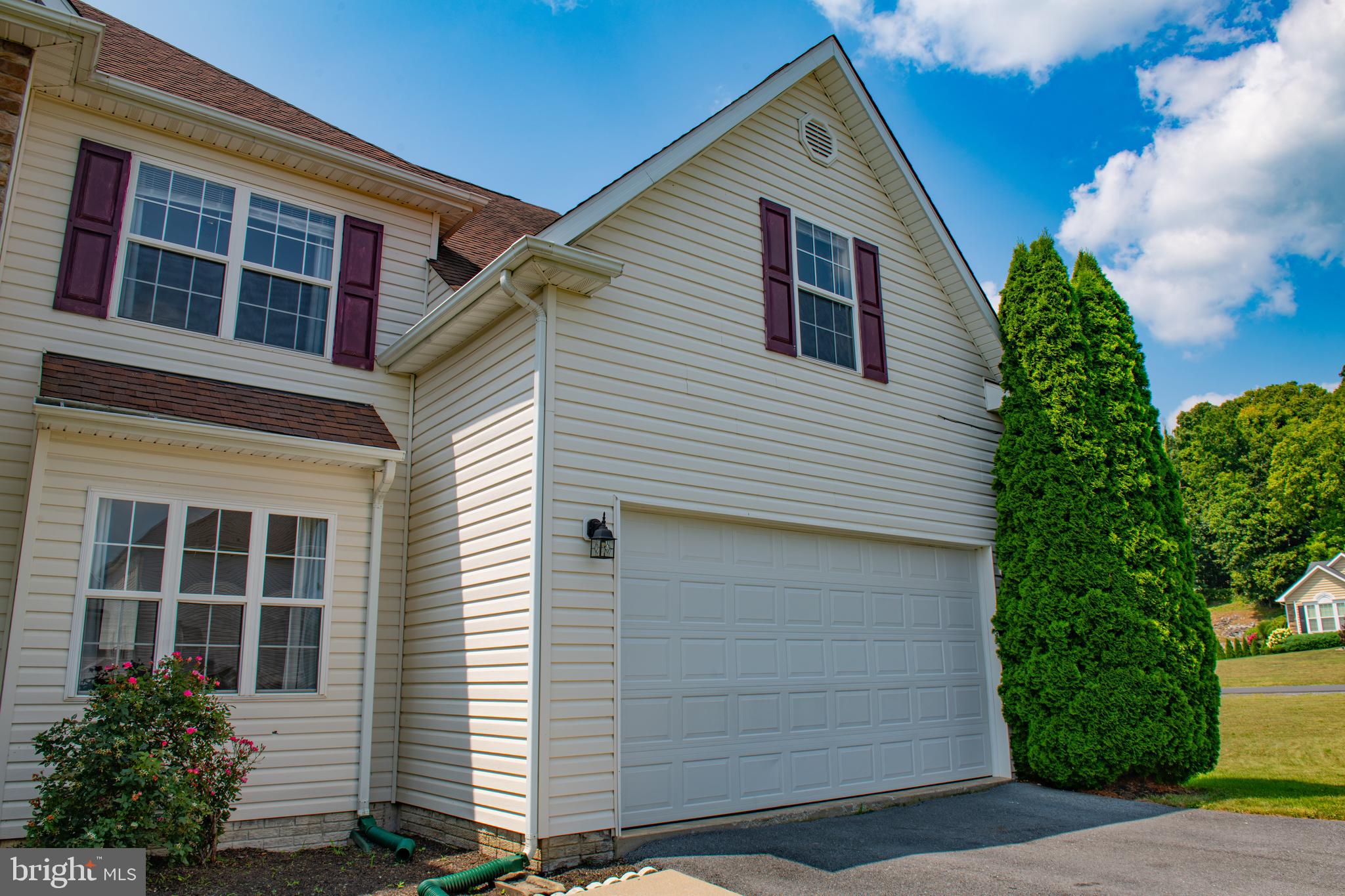 APPLE KNOLLS - Residential