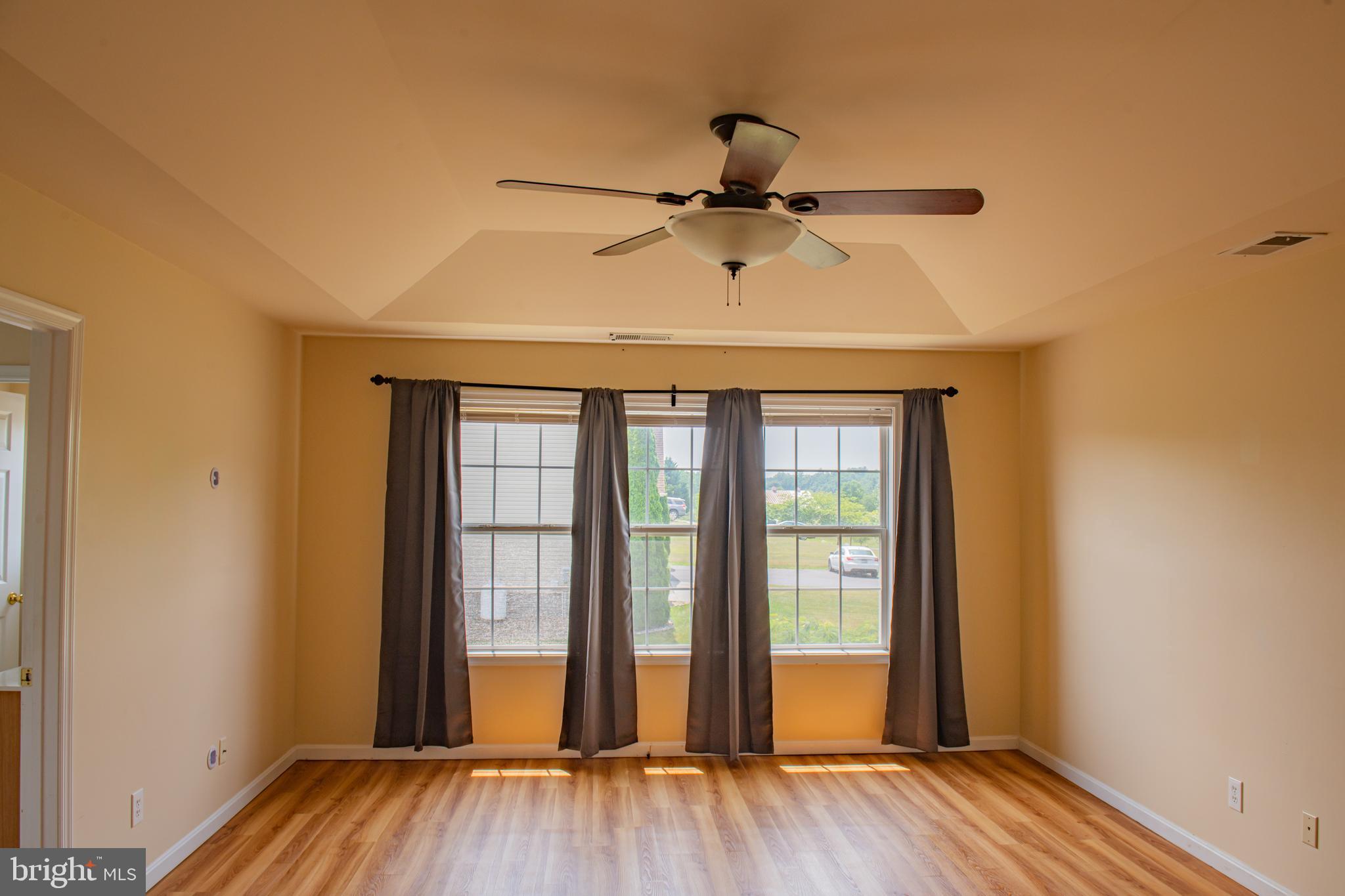 APPLE KNOLLS - Residential