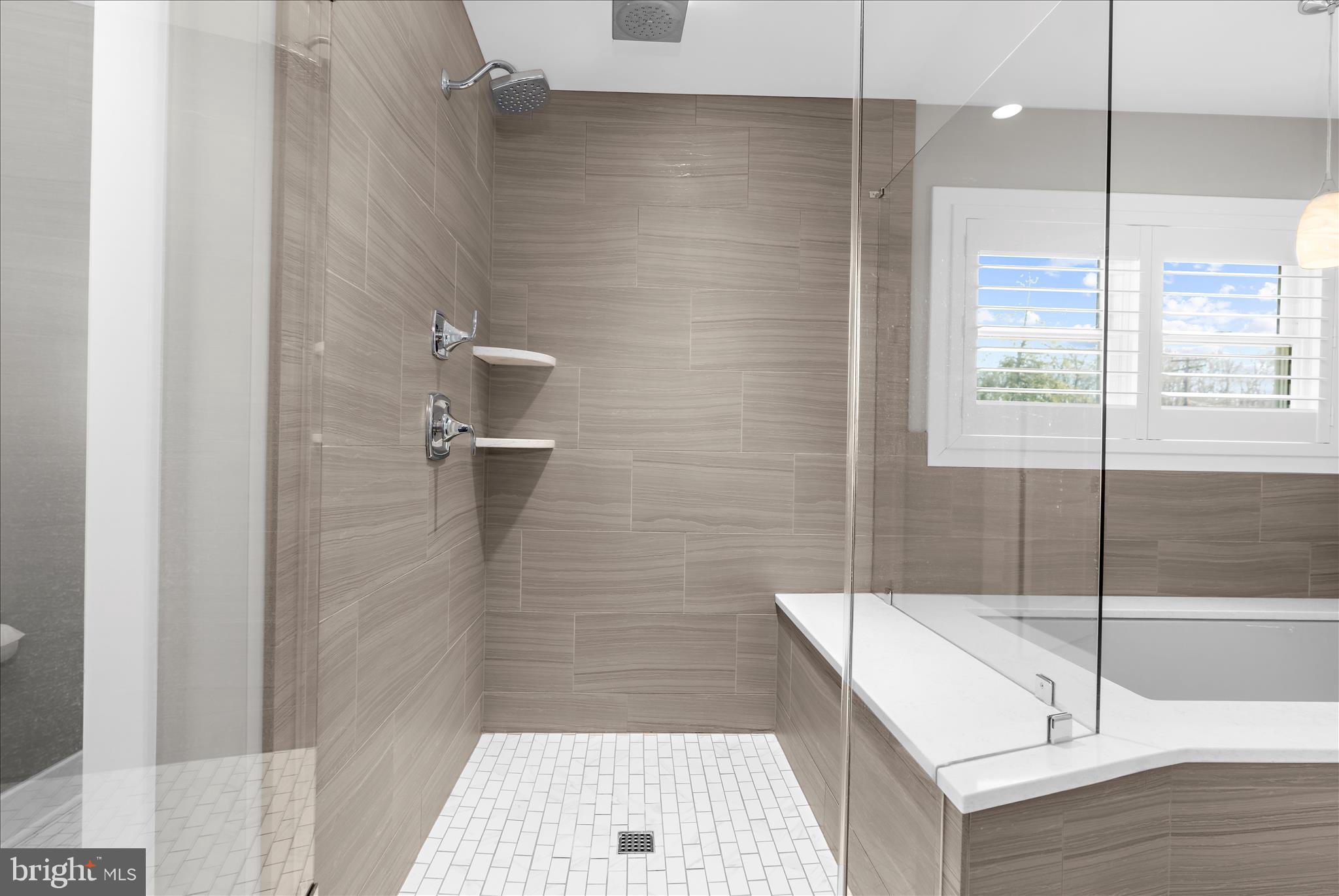 MIDDLE RIVER - Residential