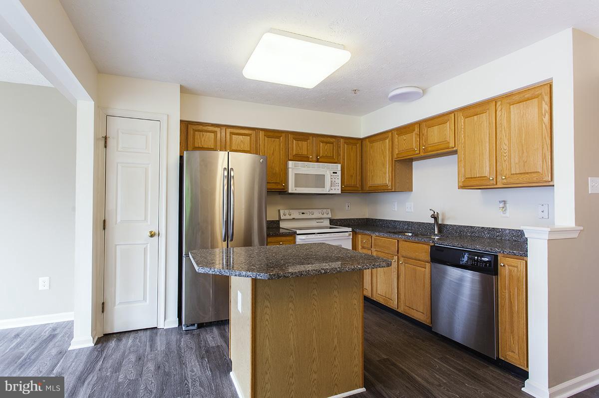 SHADY OAKS - Residential Lease