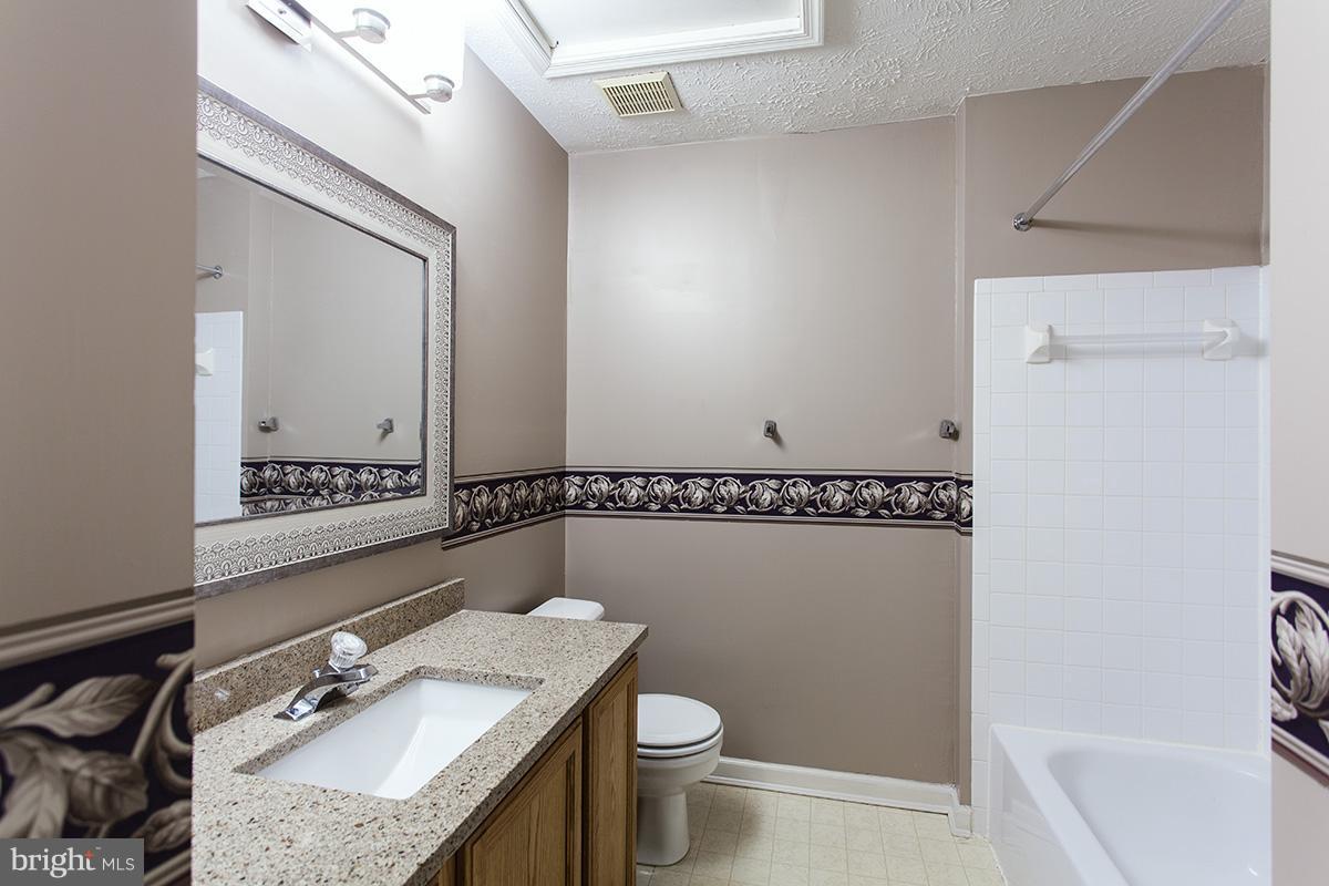 SHADY OAKS - Residential Lease