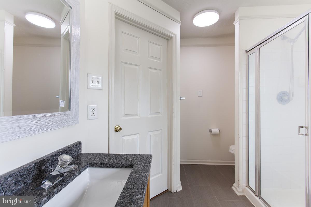 SHADY OAKS - Residential Lease