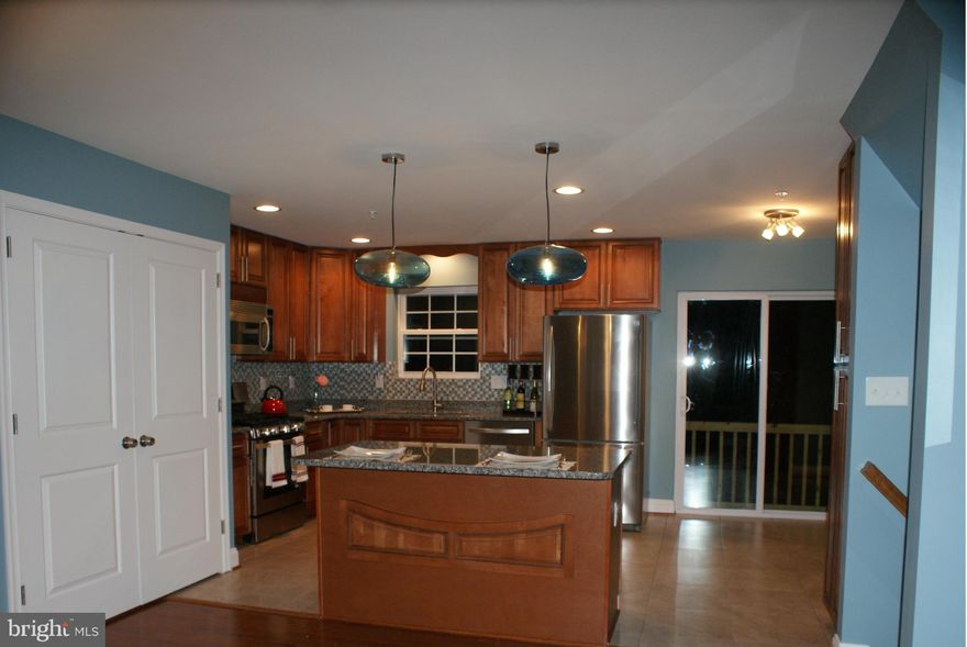 This is a gorgeous totally renewed 3 level townhouse in a quiet neighborhood,   spacious open floor plan, 3 BR,  master bed w/ walk in closet,open kitchen, back splash,  SS appliances, main level hard wood floor, 1st level  ceramic tiles and  3rd  level designer carpet,  front garage,  It's a must see, wont last!!