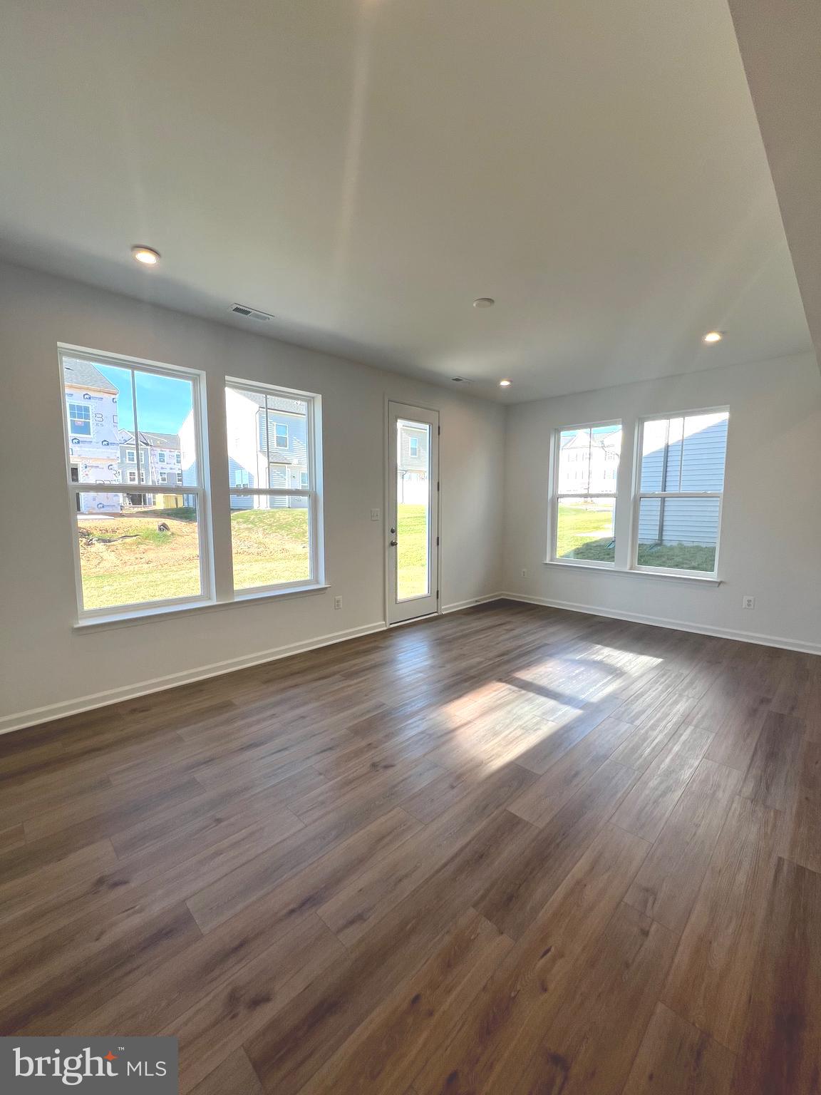 KING'S CROSSING - Residential Lease