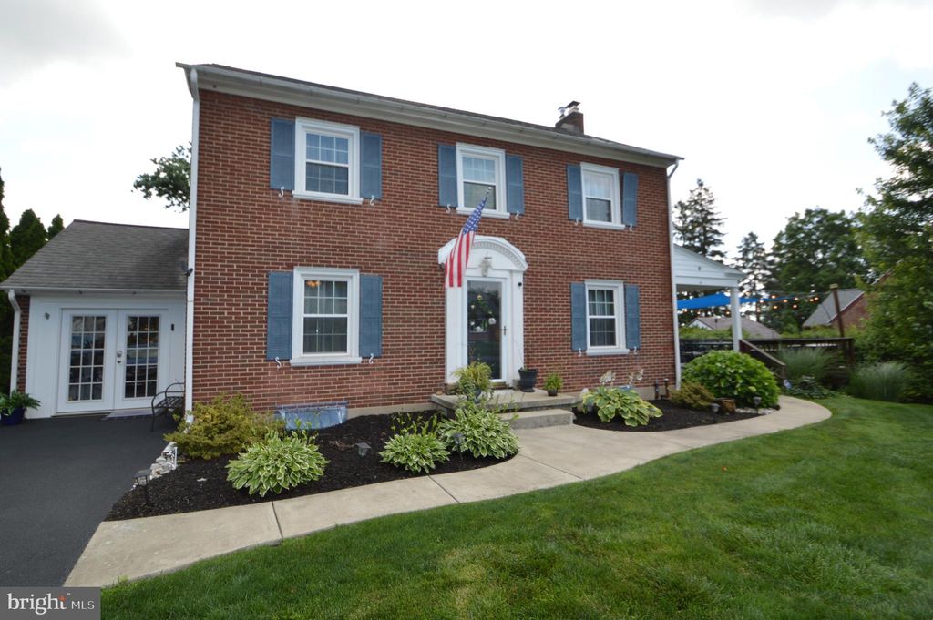 Photo of 727 Pearl Avenue, MANHEIM, PA 17545 (MLS # PALA2071820)