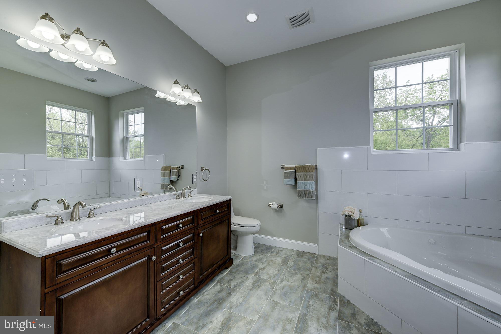 SEVEN OAKS - Residential