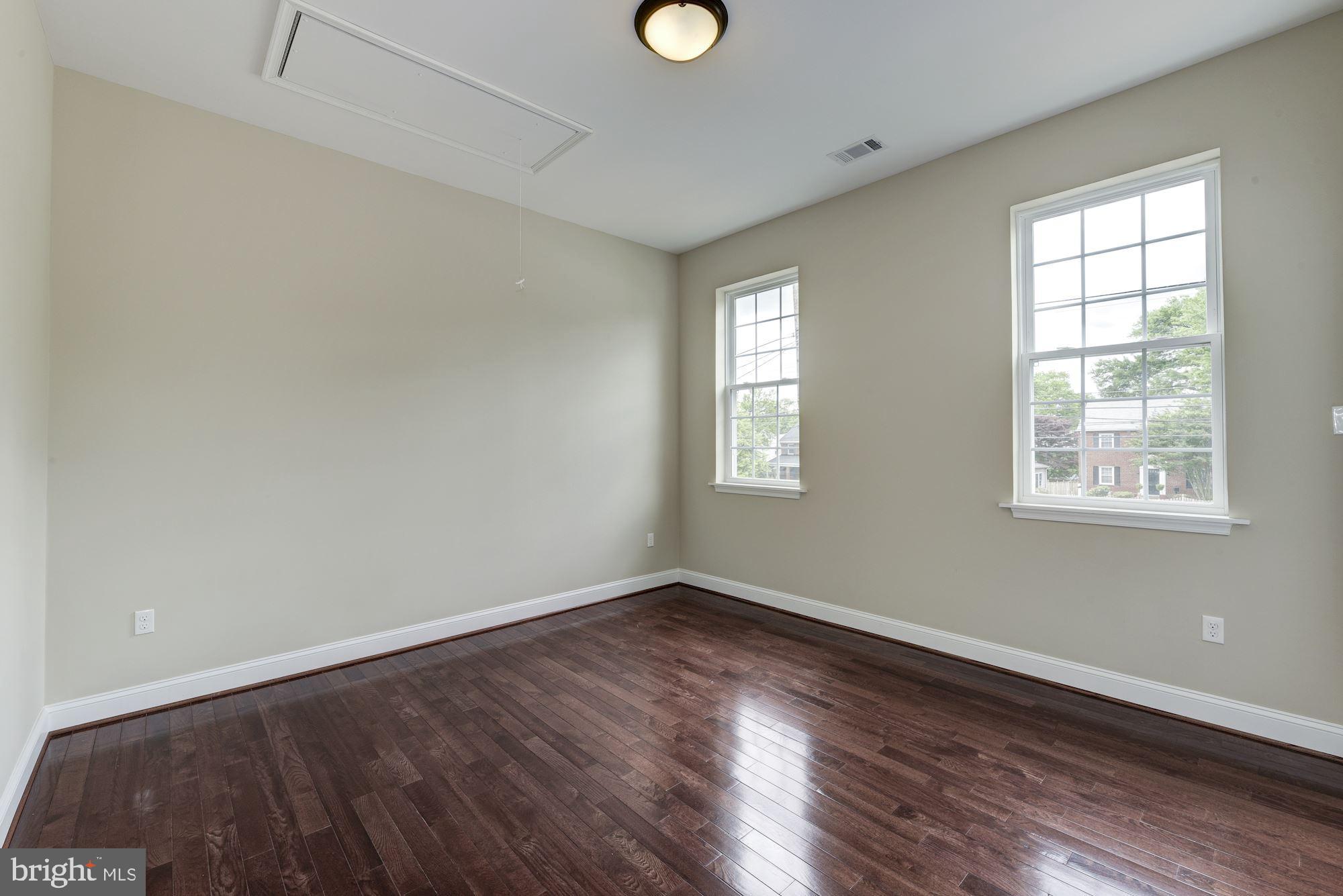 SEVEN OAKS - Residential