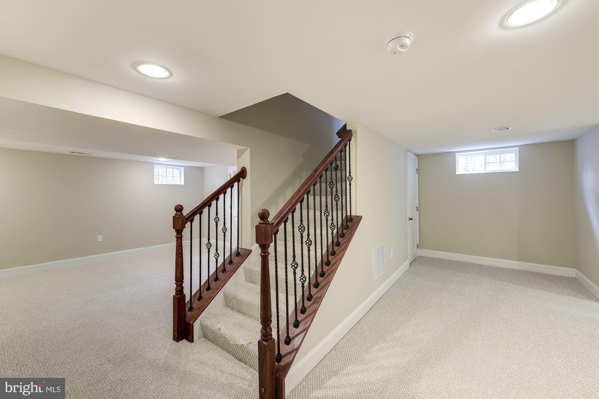 SEVEN OAKS - Residential