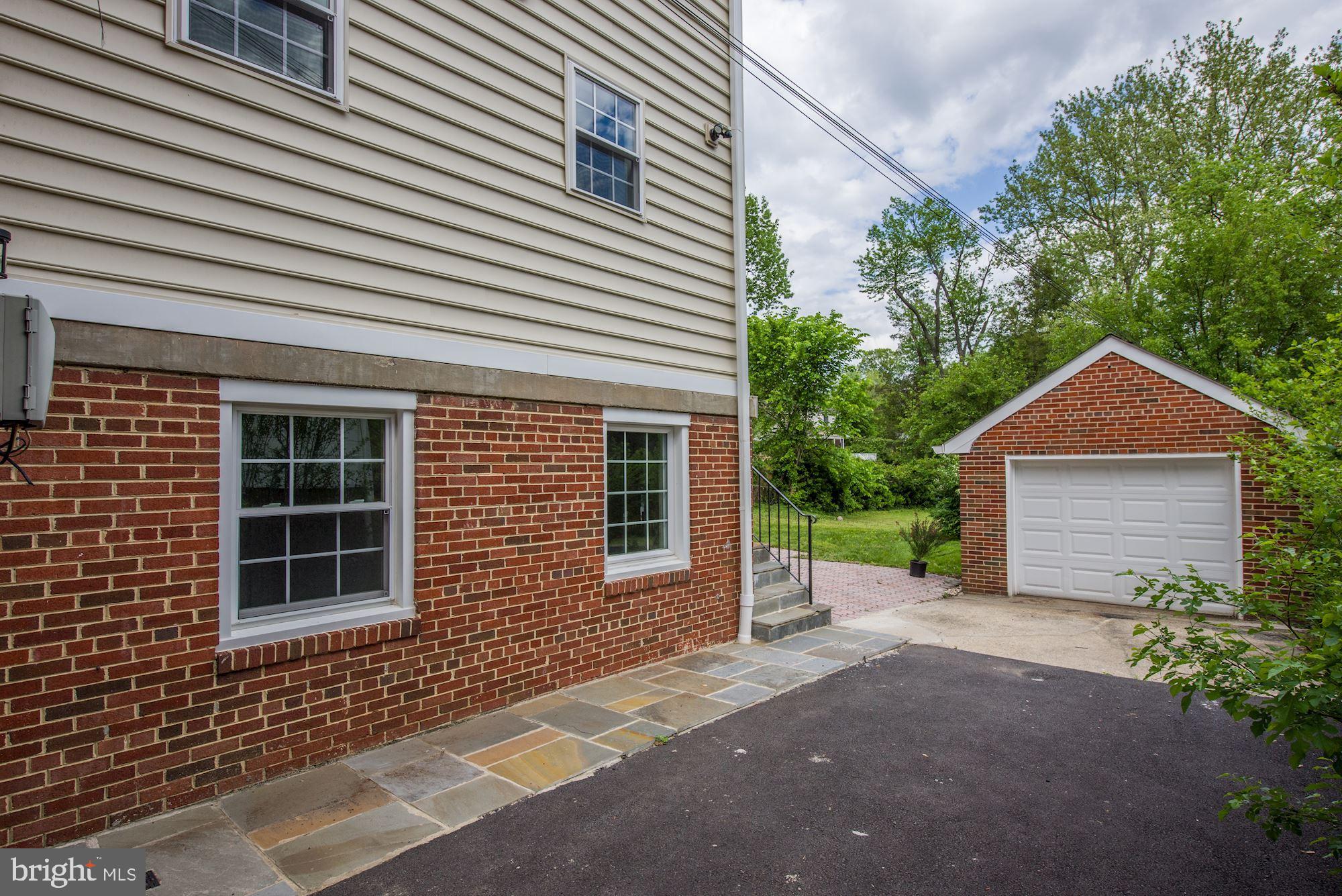 SEVEN OAKS - Residential